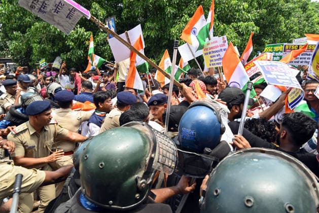 Patna students holds Gherao of Chief Minister residence protest Patna Aug 25 (ANI): Protesters and police personnel scuffle during Gherao of Chief Minister residence protest over alleged irregularities in recruitment examinations and other employment-related demands, in Patna on Tuesday. Patna Bihar India Copyright: xANIx ANI_20260825073