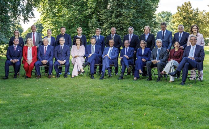 Kabinettsklausur im Schloss Neuhardenberg Gruppenbild der Bundesregierung bei einer Kabinettsklausur am 25.08.26 im Schloss Neuhardenberg in Brandenburg. Brandenburg Deutschland Schloss Neuhardenberg *** Cabinet Retreat at Neuhardenberg Castle Group photo of the Federal Government during a cabinet retreat on August 25, 2026, at Neuhardenberg Castle in Brandenburg, Germany Neuhardenberg Castle