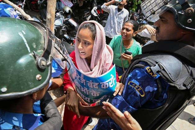 Protest Erupts in Bihar s Patna Patna, Aug 25 (ANI): Security personnel stop protesters during the protest, demanding the cancellation of the 70th BPSC examination, while condemning the alleged irregularities in the competitive examination, in Patna on Tuesday. Patna Bihar India Copyright: xANIx ANI_20260825086