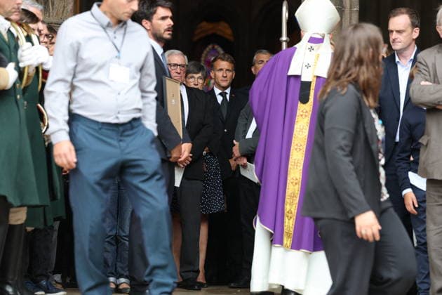 Francois Patriat Funeral - Semur-en-Auxois President Emmanuel Macron during the funeral of French senator and former minister François Patriat at the Collégiale Notre-Dame in his birth town of Semur-en-Auxois, Côte-d’Or, France on August 25, 2026. Patriat, former Socialist ,was the group leader of Macron s party in the Senate. He died at 83 following a serious cycling accident. Photo by Raphael Lafargue ABACAPRESS.COM Semur-en-Auxois France  Copyright: xLafarguexRaphael ABACAx