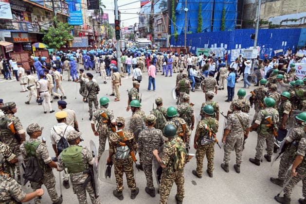 Students stage a protest demanding cancellation of the 70th BPSC examination Patna, Aug 25 (ANI): Heavy police deployment at the protest site as students march towards Raj Bhavan from Gandhi Maidan, demanding cancellation of the 70th BPSC examination, in Patna on Tuesday. Patna Bihar INDIA Copyright: xANIx ANI_20260825170