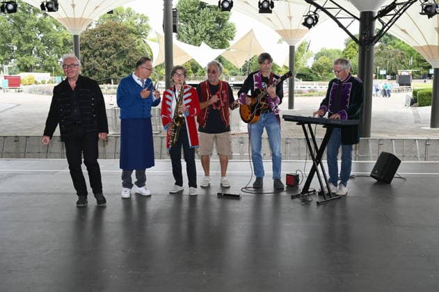 Die Band Köbes Underground, eine Musikgruppe im Kölner Karneval und Hausband der alternativen Kölner Karnevalsveranstaltung Stunksitzung, posiert auf der Bühne bei der PK zum Auftritt der Band am 04.09.2026 im Kölner Tanzbrunnen. *** The band Köbes Underground, a group that performs during Cologne Carnival and serves as the house band for the alternative Cologne Carnival event Stunksitzung, poses on stage at the press conference for the band’s performance on September 4, 2026, at Cologne’s Tanzbrunnen.