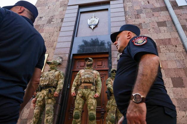 ARMENIA, YEREVAN - AUGUST 25, 2026: Law enforcement officers are seen outside the building of the Armenian Anti-Corruption Committee. The Armenian Anti-Corruption Committee accuses former Armenian President Robert Kocharyan (1998-2008) of using his official position to acquire property at a price below its market value. Alexander Patrin TASS  96628508