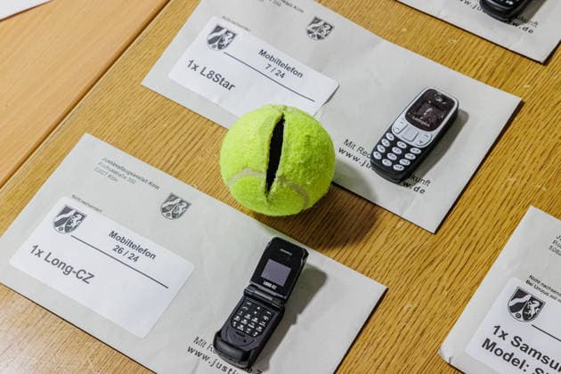 25.08.2026. Köln. Haftraumkontrolle in der JVA Köln Ossendorf. Abläufe und Maßnahmen zum Auffinden von Betäubungsmitteln und Mobiltelefonen. Köln Justizvollzugsanstalt Köln-Ossendorf Nordrhein-Westfalen Deutschland *** August 25, 2026 Cologne Cell Search at the Cologne Ossendorf Correctional Facility Procedures and Measures for Detecting Narcotics and Cell Phones Cologne Cologne Ossendorf Correctional Facility North Rhine-Westphalia Germany