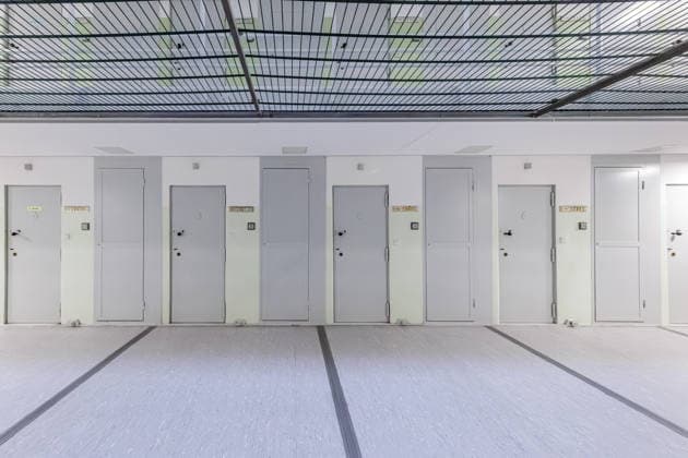 25.08.2026. Köln. Haftraumkontrolle in der JVA Köln Ossendorf. Abläufe und Maßnahmen zum Auffinden von Betäubungsmitteln und Mobiltelefonen. Köln Justizvollzugsanstalt Köln-Ossendorf Nordrhein-Westfalen Deutschland *** August 25, 2026, Cologne: Cell searches at the Cologne Ossendorf Correctional Facility—procedures and measures for detecting narcotics and cell phones. Cologne, Cologne Ossendorf Correctional Facility, North Rhine-Westphalia, Germany