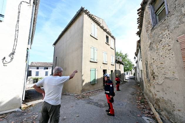 The day after the tornado that struck the village of Pomas PHOTOPQR LA DEPECHE DU MIDI LAURENT DARD POMAS 08 25 2026 DDM LAURENT DARD POMAS SMALL VILLAGE IN THE AUDE DEPARTMENT DEVASTATED BY A TORNADE ON AUGUST 24, 2026, LATE IN THE DAY. THIS MORNING, RESIDENTS ARE AT WORK CLEARING DEBRIS The day after a tornado of rare intensity devastated the village of Pomas in southern France on August 25, 2026 Local Caption POMAS, AUDE, France  Copyright: xPHOTOPQR LAxDEPECHExDUxMIDI MAXPxLAURENTxDARDx 20260825DDM0084 20260825DDM0084