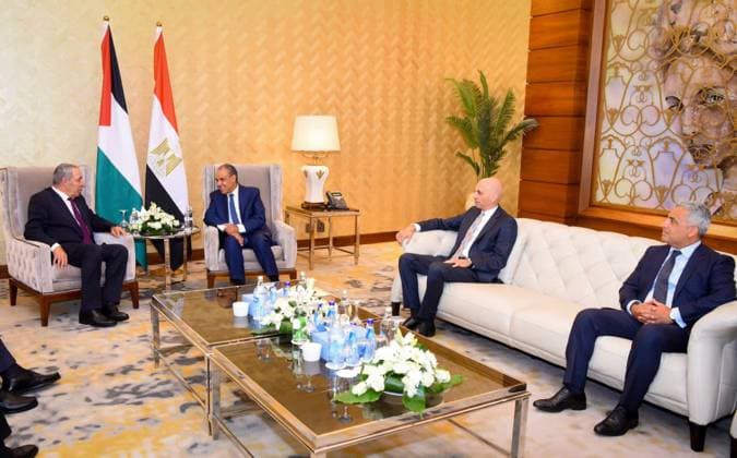 Egyptian Foreign Minister Meets Hussein al-Sheikh in Alamein Egyptian Foreign Minister Badr Abdelatty receives Vice President of the State of Palestine Hussein al-Sheikh in Alamein, Egypt, on August 25, 2026, in the presence of Palestinian National Council President Rawhi Fattouh and Fatah Central Committee member Majed Faraj. The meeting focuses on developments in the occupied Palestinian territories, efforts to support the legitimate rights of the Palestinian people, and implementation of the peace plan. Photo by Egyptian Foreign Minister Office apaimages Cairo Cairo Egypt 250826_Egypt_EPO_00(5) Copyright: xapaimagesxEgyptianxForeignxMinisterxOfficex xapaimagesx