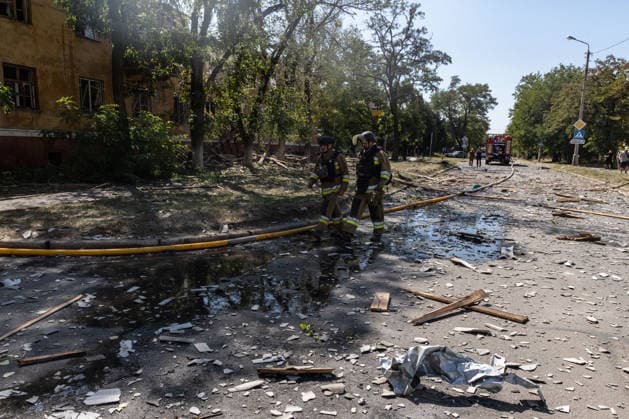 Aftermath of Russian attack on Ukraine s Kramatorsk KRAMATORSK, UKRAINE - AUGUST 25: Firefighters work in a devastated residential area following a Russian airstrike in Kramatorsk, Ukraine, on August 25, 2026. Francisco Richart Anadolu Kramatorsk Ukraine. Editorial use only. Please get in touch for any other usage.  Copyright: x2026xAnadoluxFranciscoxRichartx