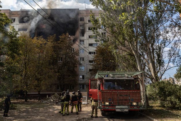 Aftermath of Russian attack on Ukraine s Kramatorsk KRAMATORSK, UKRAINE - AUGUST 25: Firefighters operate at a fire in a residential building following a Russian airstrike in Kramatorsk, Ukraine, on August 25, 2026. Francisco Richart Anadolu Kramatorsk Ukraine. Editorial use only. Please get in touch for any other usage.  Copyright: x2026xAnadoluxFranciscoxRichartx
