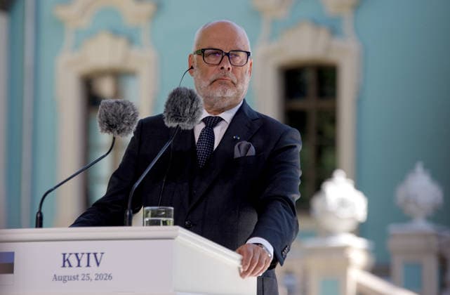 Estonian President Alar Karis attends a joint news conference with Ukrainian President Volodymyr Zelenskyy outside the Mariinskyi Palace following their meeting, Kyiv, Ukraine, August 25, 2026. The leaders discussed security threats, particularly those anticipated in winter, and security cooperation within the Drone Deal framework. As reported, the Estonian President is in Ukraine on his final visit in office. (Photo by Marianna Kotyk Ukrinform) Meeting of Ukrainian, Estonian Presidents in Kyiv  Copyright: xMariannaxKotykx