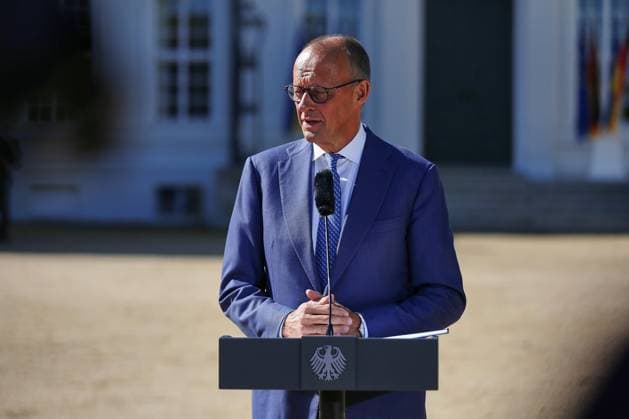 Neuhardenberg, Brandenburg, Deutschland, 25.08.2026: Schloss Neuhardenberg: Kabinettsklausur: Bundeskanzler Friedrich Merz (CDU) bei einem Pressestatement *** Neuhardenberg, Brandenburg, Germany, August 25, 2026 Neuhardenberg Castle Cabinet meeting: Federal Chancellor Friedrich Merz (CDU) during a press statement Copyright: xdtsxNachrichtenagenturx dts_130951