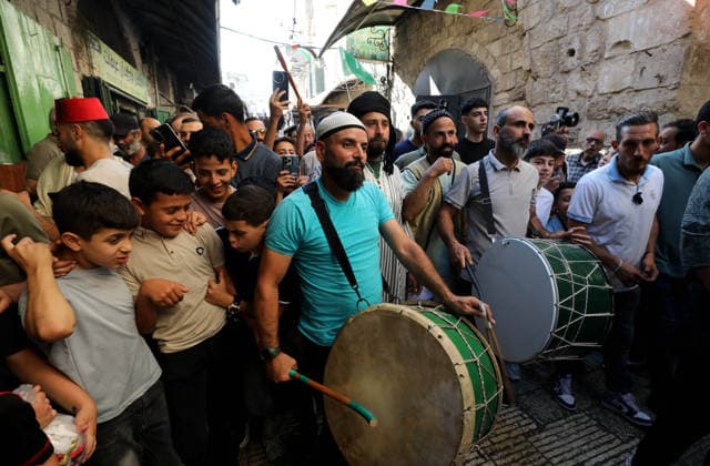 Mawlid al-Nabi in Nablus NABLUS, WEST BANK, PALESTINE - AUGUST 25: Palestinian religious figures and residents take part in a street procession to mark Mawlid al-Nabi, the anniversary of the birth of Prophet Muhammad, in Nablus, West Bank, Palestine on August 25, 2026. Participants wearing traditional clothing chant religious songs accompanied by tambourines and drums during the celebrations. Nedal Eshtayah Anadolu Nablus West Bank. Editorial use only. Please get in touch for any other usage.  Copyright: x2026xAnadoluxNedalxEshtayahx
