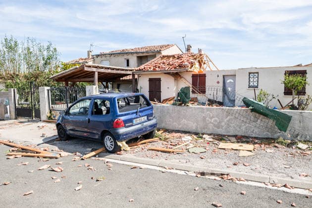 Illustration of the village of Pomas, partially destroyed after the tornado struck the Aude department (11). The tornado hit Pomas on Monday around 5:20 p.m. Many roofs were torn off and houses were blown away. Météo France had placed several departments in the Southwest, including the Aude, under an orange alert for thunderstorms, citing the risk of locally severe weather. 39 people were injured in Pomas, Aude, France, on August 25, 2026. Sylvain Gelineau, Bestimage. Image showing the village of Pomas, partially destroyed after a tornado struck the Aude department. 11. The tornado hit Pomas on Monday around 5:20 p.m. Numerous roofs were torn off, and houses were blown apart. Météo-France had placed several southwestern departments—includi  Copyright: xSylvainxGelineau xBestimagexSylvainxGelineau xBestimagex