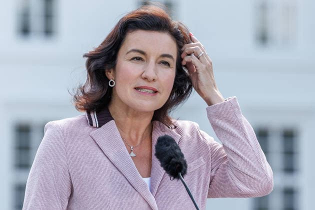 Kabinettsklausur im Schloss Neuhardenberg Karsten Wildberger (CDU), Bundesminister fuer Digitales und Staatsmodernisierung, Dorothee Baer (CSU), Bundesministerin fuer Forschung, Technologie und Raumfahrt, und Verena Hubertz (SPD), Bundesministerin fuer Wohnen, Stadtentwicklung und Bauwesen, bei einer Kabinettsklausur am 25.08.26 im Schloss Neuhardenberg in Brandenburg. Brandenburg Deutschland Schloss Neuhardenberg *** Cabinet Retreat at Neuhardenberg Castle: Karsten Wildberger (CDU), Federal Minister for Digital Affairs and State Modernization, Dorothee Baer (CSU), Federal Minister for Research, Technology, and Space, and Verena Hubertz (SPD), Federal Minister for Housing, Urban Development, and Construction, at a cabinet retreat on August