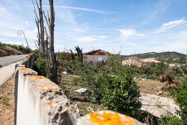 Illustration of the village of Pomas, partially destroyed after the tornado struck the Aude department (11). The tornado struck Pomas on Monday around 5:20 p.m. Many roofs were torn off and houses were blown away. Météo France had placed several departments in the Southwest, including Aude, under an orange alert for thunderstorms, citing the risk of locally severe weather. 39 people were injured in Pomas, Aude, France, on August 25, 2026. Sylvain Gelineau, Bestimage. Image showing the village of Pomas, partially destroyed after a tornado struck the Aude department, 11. The tornado hit Pomas on Monday around 5:20 p.m. Numerous roofs were torn off, and houses were blown apart. Météo France had placed several southwestern departments—includin  Copyright: xSylvainxGelineau xBestimagexSylvainxGelineau xBestimagex