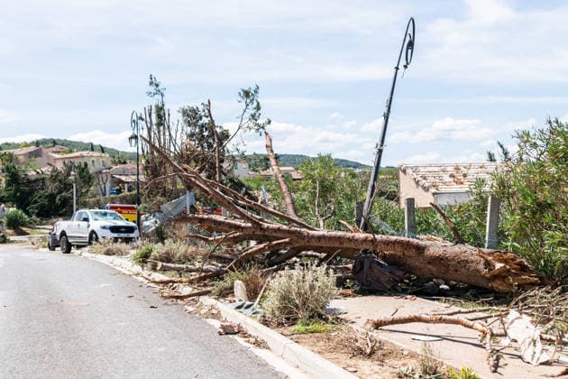 Illustration of the village of Pomas, partially destroyed after the tornado struck the Aude department (11). The tornado struck Pomas on Monday around 5:20 p.m. Many roofs were torn off and houses were blown away. Météo France had placed several departments in the Southwest, including the Aude, under an orange alert for thunderstorms, citing the risk of locally severe weather. 39 people were injured in Pomas, Aude, France, on August 25, 2026. Sylvain Gelineau, Bestimage. Image showing the village of Pomas, partially destroyed after a tornado struck the Aude department 11. The tornado hit Pomas on Monday around 5:20 p.m. Numerous roofs were torn off, and houses were blown apart. Météo France had placed several southwestern departments—inclu  Copyright: xSylvainxGelineau xBestimagexSylvainxGelineau xBestimagex