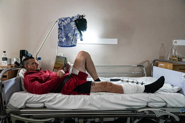 August 25, 2026, Chernihiv, Chernihiv Oblast, Ukraine: A military man undergoing rehabilitation, who had a pin inserted in his right leg following surgery, is reading a book in bed at a military hospital in Chernihiv, north of Kyiv, Ukraine, on August 25, 2026. Chernihiv Ukraine  - ZUMAa252 20260825_zip_a252_002 Copyright: xDavidxAllignonx