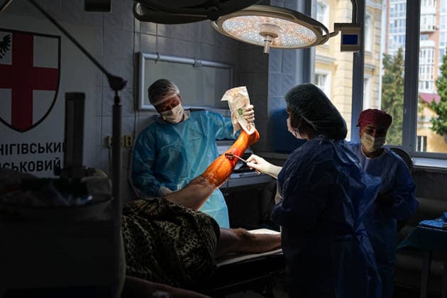 August 25, 2026, Chernihiv, Chernihiv Oblast, Ukraine: Surgeons performs surgeries on a military man in a operation room at a military hospital in Chernihiv, north of Kyiv, Ukraine, on August 25, 2026. Chernihiv Ukraine  - ZUMAa252 20260825_zip_a252_009 Copyright: xDavidxAllignonx