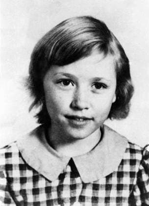 Photograph of Dolly Parton at age 5 in 1951. Nancy Barr MediaPunch Copyright: xNancyxBarrxBrandonx xMediaPunchx