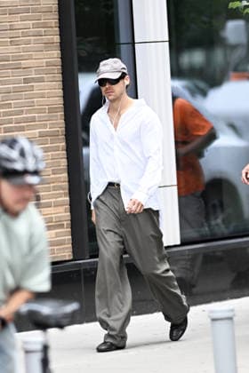 Harry Styles spotted on a walk in New York City ahead of his 30 show Madison Square Garden residency. The popstar looked cool in an oversized white shirt, tailored trousers and loafers Featuring: Harry Styles Where: New York City, New York, United States When: 25 Aug 2026 Credit: Elder Ordonez INSTARimages EDITORIAL USE ONLY. NOT FOR USE BY NEWSPAPERS BASED IN THE UK. Copyright: xx instar55944541