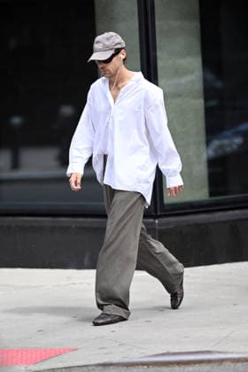 Harry Styles spotted on a walk in New York City ahead of his 30 show Madison Square Garden residency. The popstar looked cool in an oversized white shirt, tailored trousers and loafers Featuring: Harry Styles Where: New York City, New York, United States When: 25 Aug 2026 Credit: Elder Ordonez INSTARimages EDITORIAL USE ONLY. NOT FOR USE BY NEWSPAPERS BASED IN THE UK. Copyright: xx instar55944549