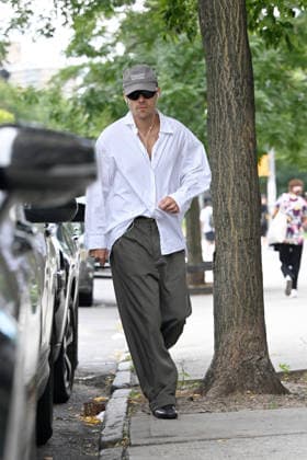 Harry Styles spotted on a walk in New York City ahead of his 30 show Madison Square Garden residency. The popstar looked cool in an oversized white shirt, tailored trousers and loafers Featuring: Harry Styles Where: New York City, New York, United States When: 25 Aug 2026 Credit: Elder Ordonez INSTARimages EDITORIAL USE ONLY. NOT FOR USE BY NEWSPAPERS BASED IN THE UK. Copyright: xx instar55944528