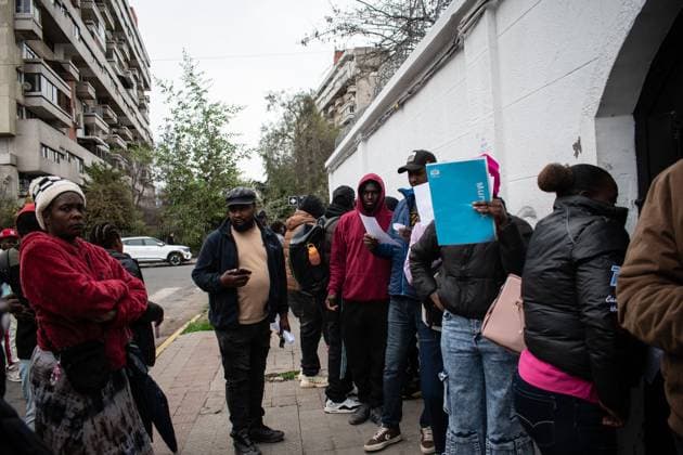 Haitians seek immigration regularization in Santiago SANTIAGO, CHILE, AUGUST 25, 2026: Haitian citizens gather at the Consulate of Haiti in Santiago to complete paperwork related to the regularization of their immigration status in Chile. Santiago Chile Copyright: x xVicentexAsenciox xJNAxPressx