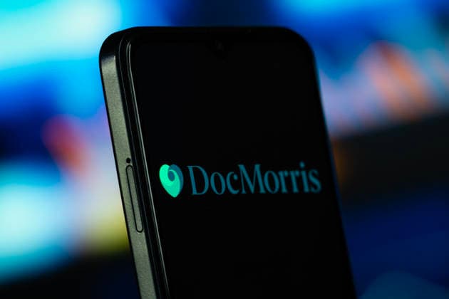Heerlen, Niederlande ? 7. Juli 2026: Das DocMorris-Logo ist auf einem Smartphone zu sehen. Heerlen, Netherlands- 7 July 2026: DocMorris logo is seen on a smartphone. (License=RM) Copyright: xZoonar.com MojahidxMottakinx 25460233