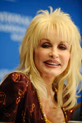 February 10, 2009: 2 10 09 The National Press Club Washington DC..Singer, actress, songwriter Dolly Parton talks to journalists at the National Press Club about her literacy program that sends the children in the poor areas of Applachia books so they will develop an interest in learning to read. - ZUMAb189 20090210_znp_b189_006 Copyright: xChristyxBowex