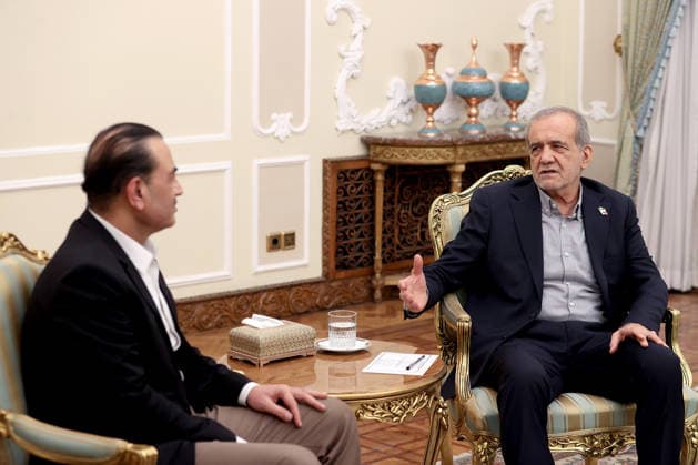 Iranian President Masoud Pezeshkian (R) during a meeting with Pakistan Army Chief Asim Munir (L) in Tehran, Iran, 24 August 2026. Araghchi stated that Iran is holding talks with Pakistani and Omani guests to emphasize regional solutions. In recent weeks, the crisis has escalated in negotiations over the Strait of Hormuz and the ongoing war against Iran.  IRN2026082505 IranianxPresidency