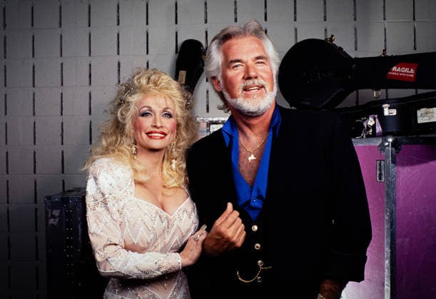 August 25, 2026, Nashville, Tennessee, USA: Country music legends DOLLY PARTON and KENNY ROGERS backstage at Opryland, April, 1990. Nashville USA - ZUMAn03_ 20260825_zaf_n03_001 Copyright: xRobinxRaynex