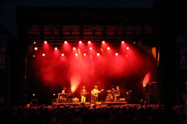 Daniel Nentwig, Erlend Oye, Marcin Öz und Sebastian Maschat, v.l., von der Band The Whitest Boy Alive bei einem Open-Air-Konzert am Waschhaus in Potsdam, 25. August 2026. The Whitest Boy Alive Konzert Potsdam *** Daniel Nentwig, Erlend Oye, Marcin Öz, and Sebastian Maschat (from left) of the band The Whitest Boy Alive at an open-air concert at the Waschhaus in Potsdam on August 25, 2026. The Whitest Boy Alive Concert in Potsdam