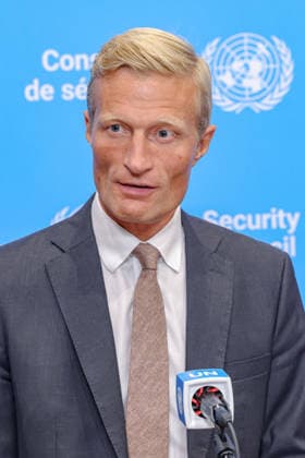 August 25, 2026, New York, New York, United States: CARL SKAU, Acting Executive Director of the World Food Programme (WFP), speaks to reporters at the Security Council stakeout following the open debate on conflict and hunger. Addressing the consequences when food is weaponised or access is cut off, Skau described the choices confronting affected populations as stark: starve, move or rebel, underscoring the relationship between hunger, displacement and instability. New York United States  - ZUMAo116 20260825_znp_o116_029 Copyright: xBiancaxOterox