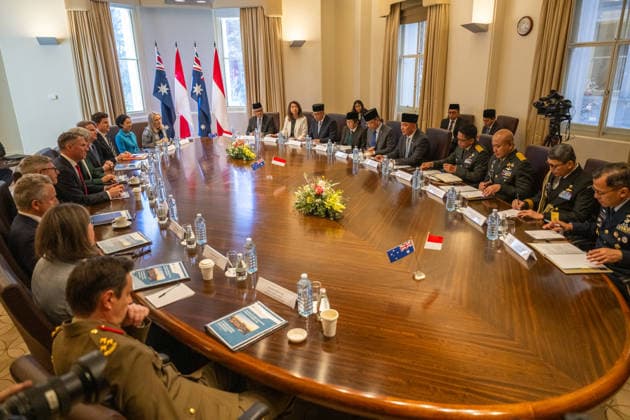 MEETING WITH INDONESIAN MINISTERS, Indonesian Defence Minister Sjafrie Sjamsoeddin speaks to Federal Defence Minister Marles and Foreign Minister Penny Wong during the 10th Australia - Indonesia Foreign and Defence Ministers™ Meeting at Commonwealth Offices in East Melbourne, Victoria, Australia, Wednesday, August 26, 2026. ( NO ARCHIVING East Melbourne Victoria Australia  Copyright: xJayxKoglerx 20260826122437077310