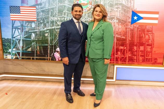 August 25, 2026, New York, New York, USA: Jose Yovin Vargas Llavona and Jenniffer Gonzalez-Colon, Governor of Puerto Rico pose after ringing the opening bell of the New York Stock Exchange (NYSE) in New York, NY on August 25, 2026 New York USA - ZUMAr339 20260825_znp_r339_008 Copyright: xLevxRadinx