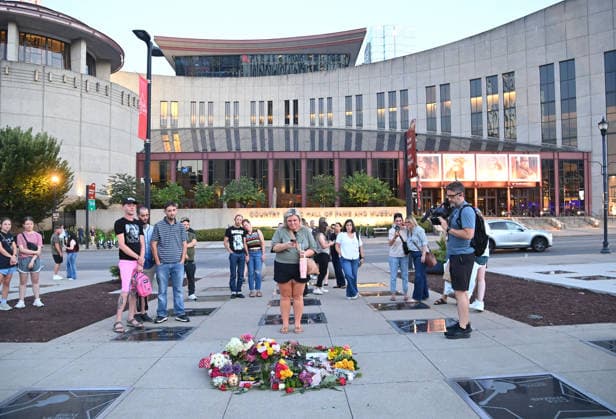Dolly Parton Tributes Fans gather at Dolly Parton™s star at Music City Walk of Fame Park on August 25, 2026 in Nashville, TN. Nashville Music City Walk of Fame Park Tennessee USA Copyright: xTammiexArroyo AFF-USA.comx
