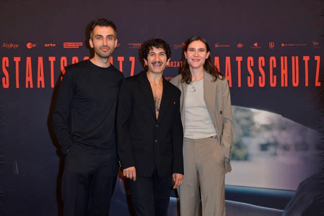 Jorgo Narjes, Faraz Shariat und Paulina Lorenz beim Special Screening des Kinofilms Staatsschutz im Kino International. Berlin, 25.08.2026 *** Jorgo Narjes, Faraz Shariat, and Paulina Lorenz at the special screening of the film *Staatsschutz* at the Kino International in Berlin, August 25, 2026 Foto:xM.xBehrensx xFuturexImagex staatsschutz_6846