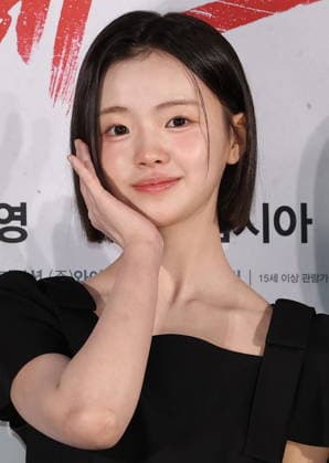 S. Korean actress Kim Si-ah S. Korean actress Kim Si-ah South Korean actress Kim Si-ah, who stars in the new movie Reawaken Man: The Red, poses for a photo during a publicity event in Seoul on Aug. 26, 2026, to promote the movie, set to hit local screens in South Korea on Sept. 30. (Yonhap) 2026-08-26 14:39:42 < 1980-2026 YONHAPNEWS AGENCY. .> ¼­¿ïÆ¯º°½Ã EDITORIAL USE ONLY  Copyright: xx PYH2026082613630034400 YonhapxNewsx yonphotos256013