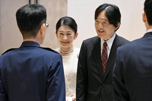 Japan crown prince, crown princess return from Paraguay Japan s Crown Prince Fumihito and his wife Crown Princess Kiko are greeted by officials at Tokyo s Haneda airport on Aug. 26, 2026, after returning from their official trip to Paraguay to mark 90 years of Japanese immigration to the South American country. (Pool photo)  A14AA0005626610P