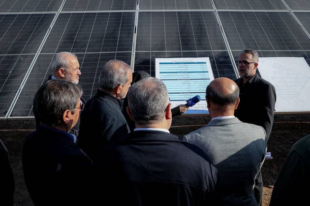 August 25, 2026, Tehran, Iran: Iranian President Masoud Pezeshkian and officials listen to a presentation in front of solar panels during the inauguration of two solar power plants in Tehran Province, Iran, on August 25, 2026. The projects comprise the 63-megawatt Ghaed Shahid solar power plant and the 32-megawatt Shohadaye Lamerd solar power plant, according to the Iranian presidentÃ¢â‚¬â ¢s office. Tehran Iran - ZUMAi98_ 20260825_zih_i98_010 Copyright: xIranianxPresidencyx