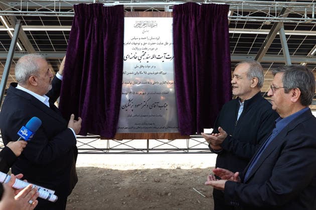 August 25, 2026, Tehran, Iran: Iranian President Masoud Pezeshkian and officials stand beside an inauguration plaque during the opening of two solar power plants in Tehran Province, Iran, on August 25, 2026. The projects comprise the 63-megawatt Ghaed Shahid solar power plant and the 32-megawatt Shohadaye Lamerd solar power plant, according to the Iranian presidentÃ¢â‚¬â ¢s office. Tehran Iran - ZUMAi98_ 20260825_zih_i98_013 Copyright: xIranianxPresidencyx
