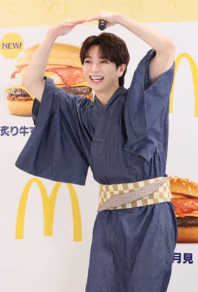 August 26, 2026, Tokyo, Japan - Japanese actor and singer Daichi Shiozaki attends a promotional event of McDonald s Japan s new tsukimi burger (moon-viewing burger) in Tokyo on Wednesday, August 26, 2026. McDonald s Japan will put the new series of tsukimi burgers, hamburger with fried egg on the market on September 2 ahead of the harvest moon festival. (photo by Yoshio Tsunoda AFLO)  aflo_343074972