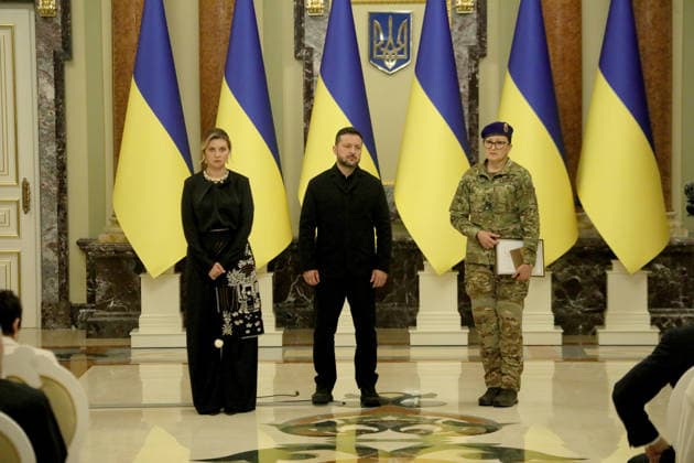 Senior medical operating nurse of the medical company of the 1st Corps of the National Guard of Ukraine Azov Nadiia Yarish (R) accepts the National Legend of Ukraine award from First Lady Olena Zelenska and President of Ukraine Volodymyr Zelenskyy during a ceremony at the Mariinskyi Palace, Kyiv, Ukraine, August 25, 2026. Established in 2021, the President of Ukraine’s National Legend of Ukraine award honours individuals who have contributed to the establishment of an independent Ukraine, the defence of the country and service to the Ukrainian people, the development of the national economy, science, education, culture, the arts, sport and health care, as well as active charitable and civic activities. This year, 18 recipients included mi  Copyright: xYuliiaxOvsiannikovax
