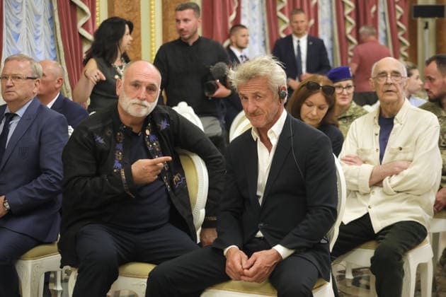 Founder of the World Central Kitchen charitable organisation and United24 ambassador Jose Andres and actor, film director and screenwriter Sean Penn (L to R) participate in the sixth National Legend of Ukraine awards ceremony at the Mariinskyi Palace, Kyiv, Ukraine, August 25, 2026. Established in 2021, the President of Ukraine’s National Legend of Ukraine award honours individuals who have contributed to the establishment of an independent Ukraine, the defence of the country and service to the Ukrainian people, the development of the national economy, science, education, culture, the arts, sport and health care, as well as active charitable and civic activities. This year, 18 recipients included military personnel, artists, musicians, athl  Copyright: xYuliiaxOvsiannikovax