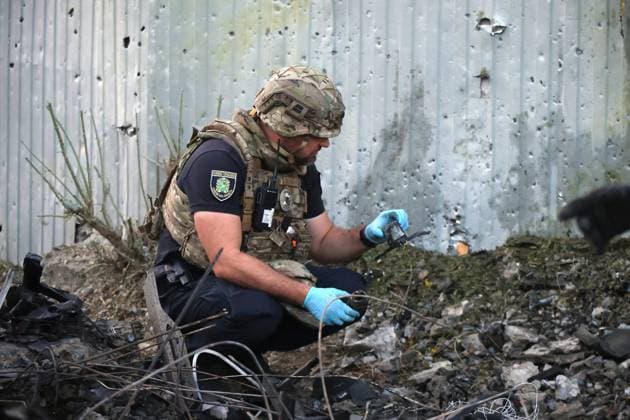A police officer examines fragments of a Russian jet drone after it landed in the private sector of the Osnovianskyi district, Kharkiv, Ukraine, August 25, 2026. The shock wave and debris damaged around a dozen private residential buildings, outbuildings, and cars. Five civilians were injured in the attack. (Photo by Viacheslav Madiievskyi Ukrinform) Russians attacked private sector in Kharkiv with jet UAV  Copyright: xViacheslavxMadiievskyix