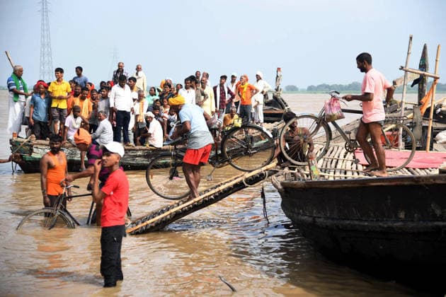 People move to a safer place as the Ganga River s water level rises in Bihar Patna, Aug 26 (ANI): People unload their cycles as they arrive to a safer place by boat from the flood-affected area as the Ganga River s water level rises, in Patna on Wednesday. Patna Bihar India Copyright: xANIx ANI_20260826009