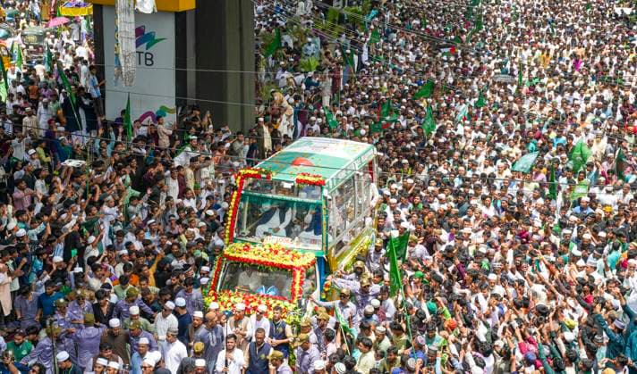 August 26, 2026, Chittagong, Chittagong, Bangladesh: Thousands of people took part in a Jashne Julus, or joyous religious procession, held in Chattogram city to mark Eid-e-Milad-un-Nabi. Carrying colorful flags and banners, people from different walks of life joined the procession in a festive religious atmosphere. The cityÃ¢â‚¬â ¢s streets were filled with a massive gathering, creating a vibrant and celebratory scene. Chittagong Bangladesh - ZUMAs356 20260826_zip_s356_007 Copyright: xMohammedxSumanx