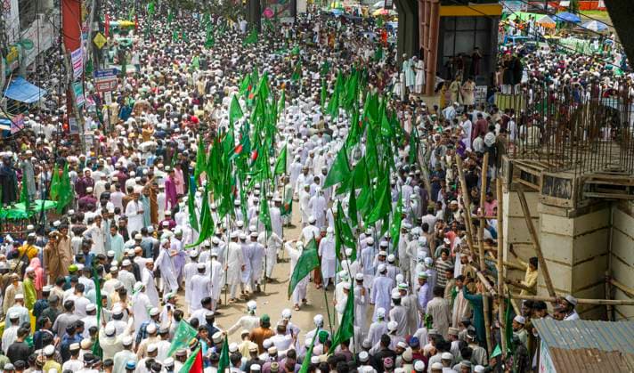 August 26, 2026, Chittagong, Chittagong, Bangladesh: Thousands of people took part in a Jashne Julus, or joyous religious procession, held in Chattogram city to mark Eid-e-Milad-un-Nabi. Carrying colorful flags and banners, people from different walks of life joined the procession in a festive religious atmosphere. The cityÃ¢â‚¬â ¢s streets were filled with a massive gathering, creating a vibrant and celebratory scene. Chittagong Bangladesh - ZUMAs356 20260826_zip_s356_009 Copyright: xMohammedxSumanx