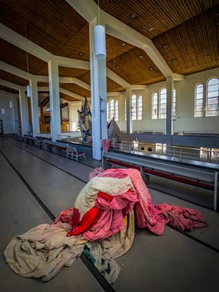 Berlin Mitte Tiergarten; das Kulturforum : Kirche St. Matthäus am Matthäikirchplatz; Ausstellung: Als ich dachte es sei Luft - eine Installation von Nadine Schemmann - 26.08.2026 Kulturforum *** Berlin Mitte, Tiergarten, Kulturforum, St. Matthäus Church on Matthäikirchplatz, Exhibition: When I Thought It Was Air, an installation by Nadine Schemmann, August 26, 2026, Kulturforum