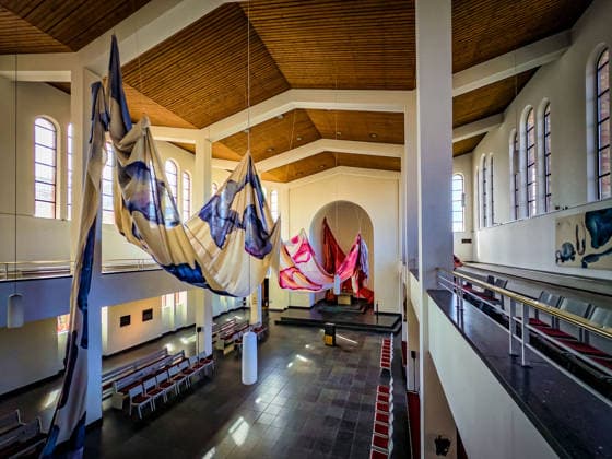 Berlin Mitte Tiergarten; das Kulturforum : Kirche St. Matthäus am Matthäikirchplatz; Ausstellung: Als ich dachte es sei Luft - eine Installation von Nadine Schemmann - 26.08.2026 Kulturforum *** Berlin Mitte, Tiergarten, Kulturforum, St. Matthäus Church on Matthäikirchplatz, Exhibition: When I Thought It Was Air, an installation by Nadine Schemmann, August 26, 2026, Kulturforum